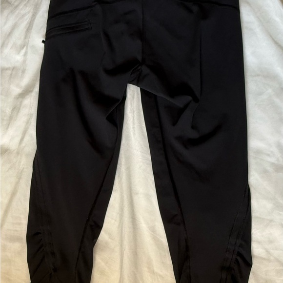 Lululemon Black Capri Pants Sleek Stretchy Design - Picture 2 of 6